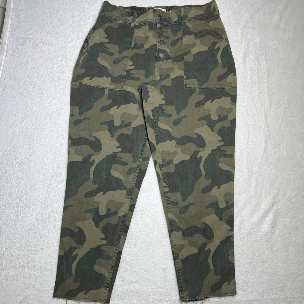 Hollister Camo Ultra High Rise Button Fly Utility Pants Green Size L Raw Hem EUC
